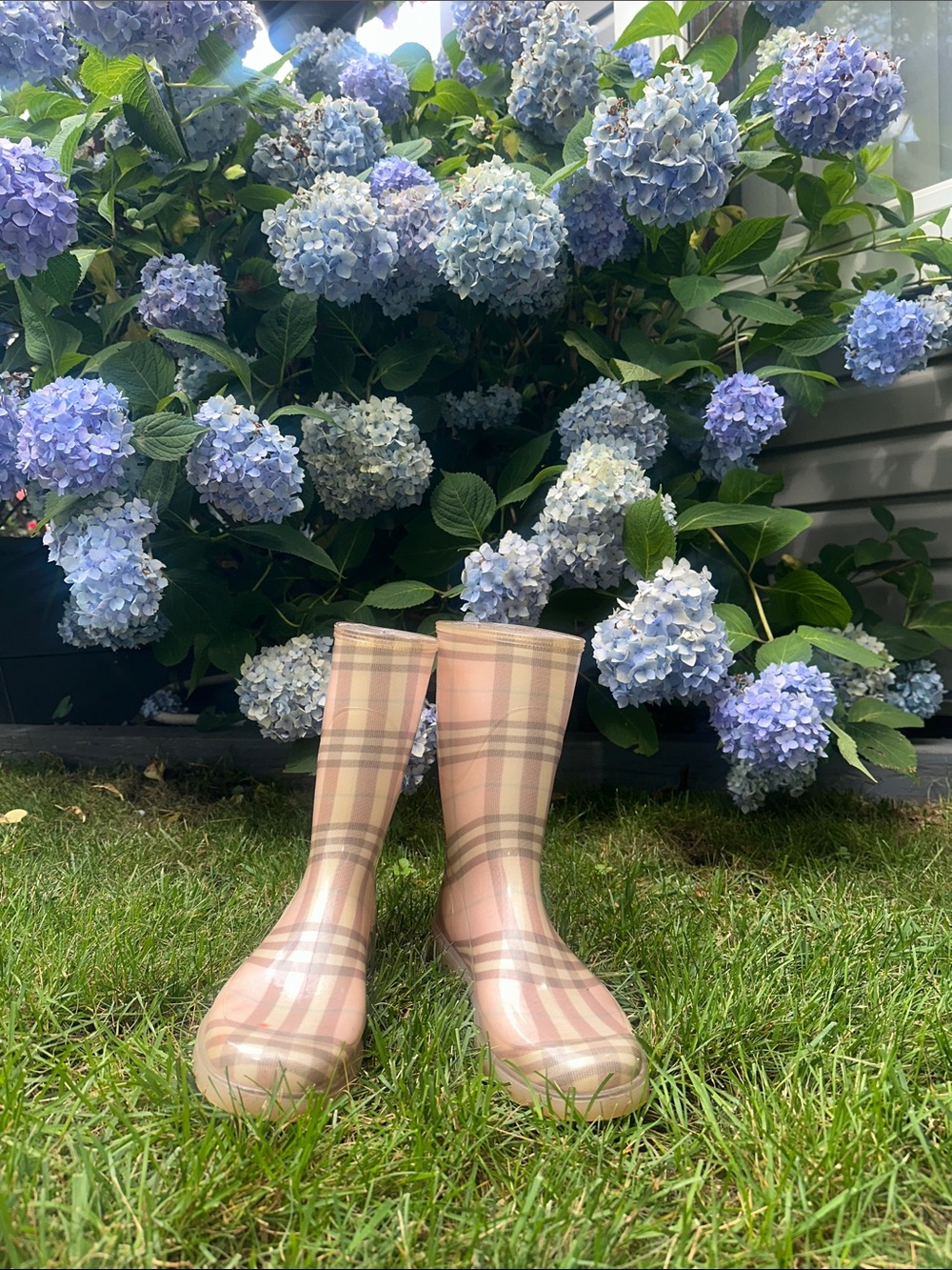 Vintage Baby pink Burberry rubber rain boots - Picture 13 of 17